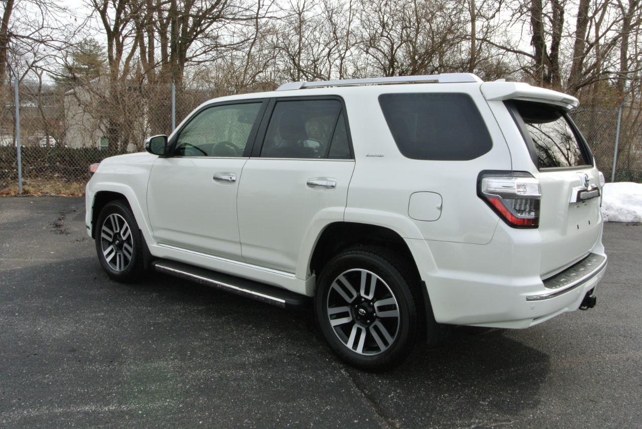 Toyota 4Runner Limited 4WD (Natl) 2023