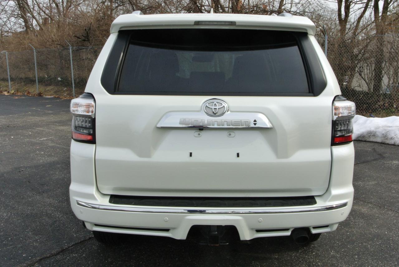 Toyota 4Runner Limited 4WD (Natl) 2023