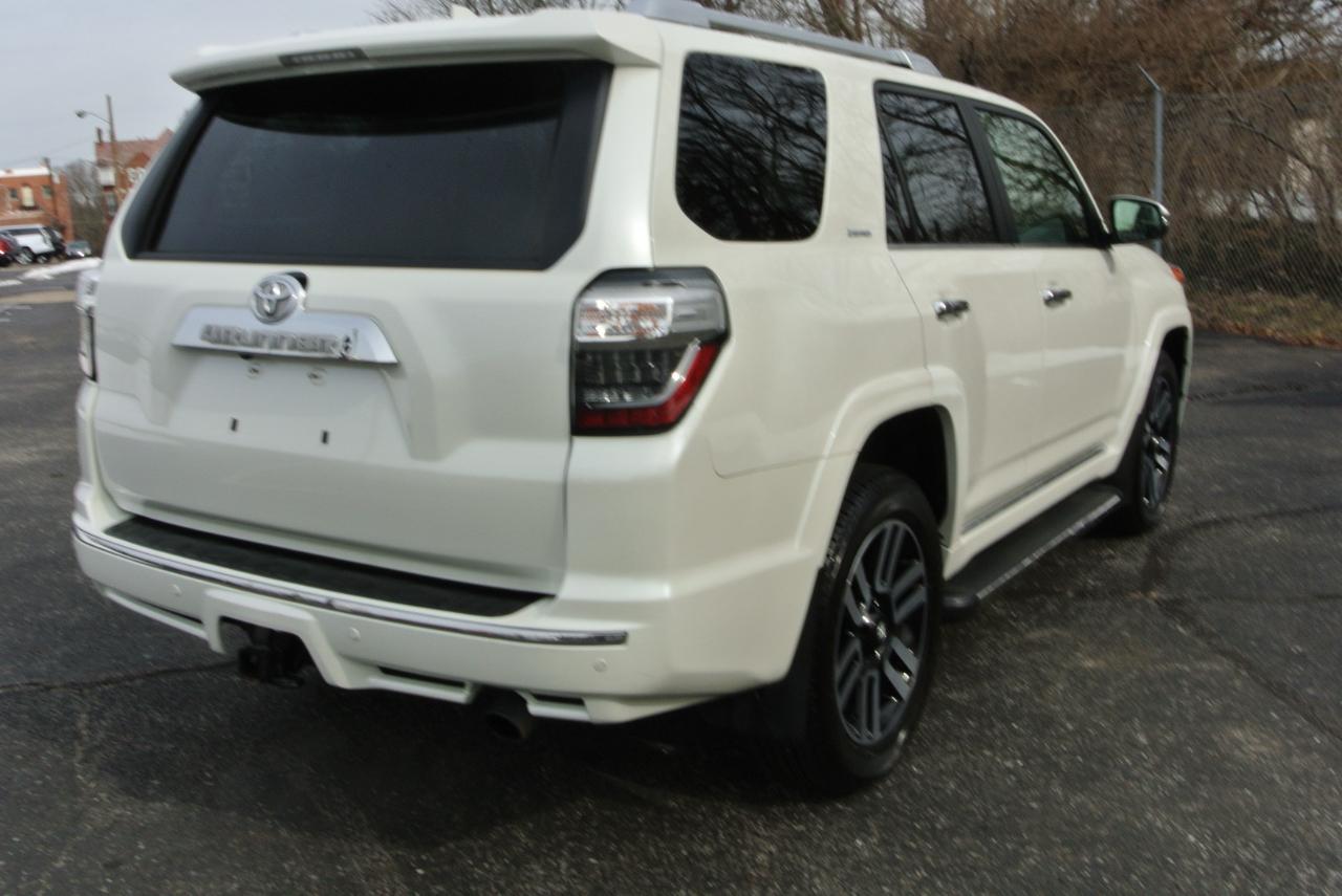 Toyota 4Runner Limited 4WD (Natl) 2023