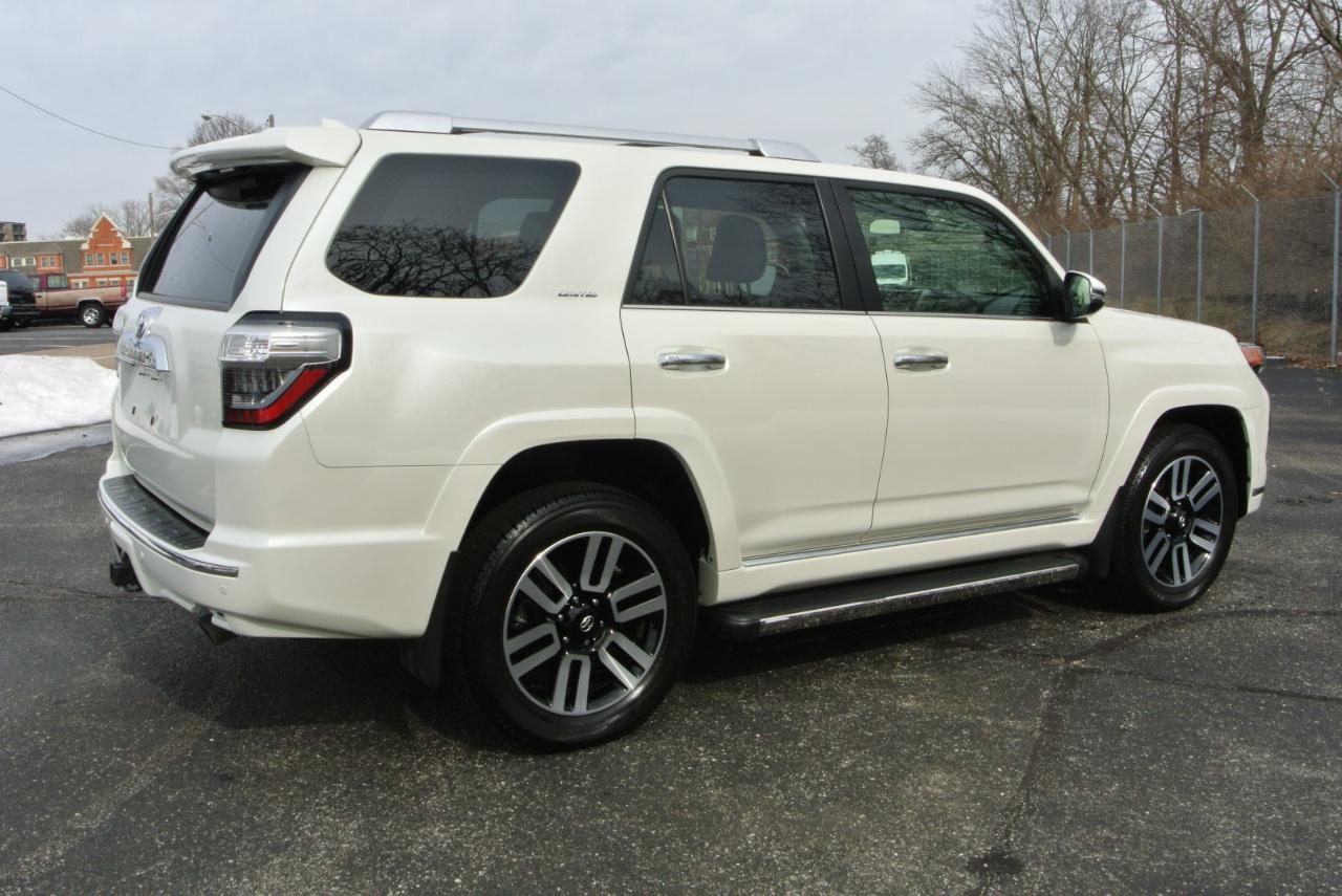 Toyota 4Runner Limited 4WD (Natl) 2023