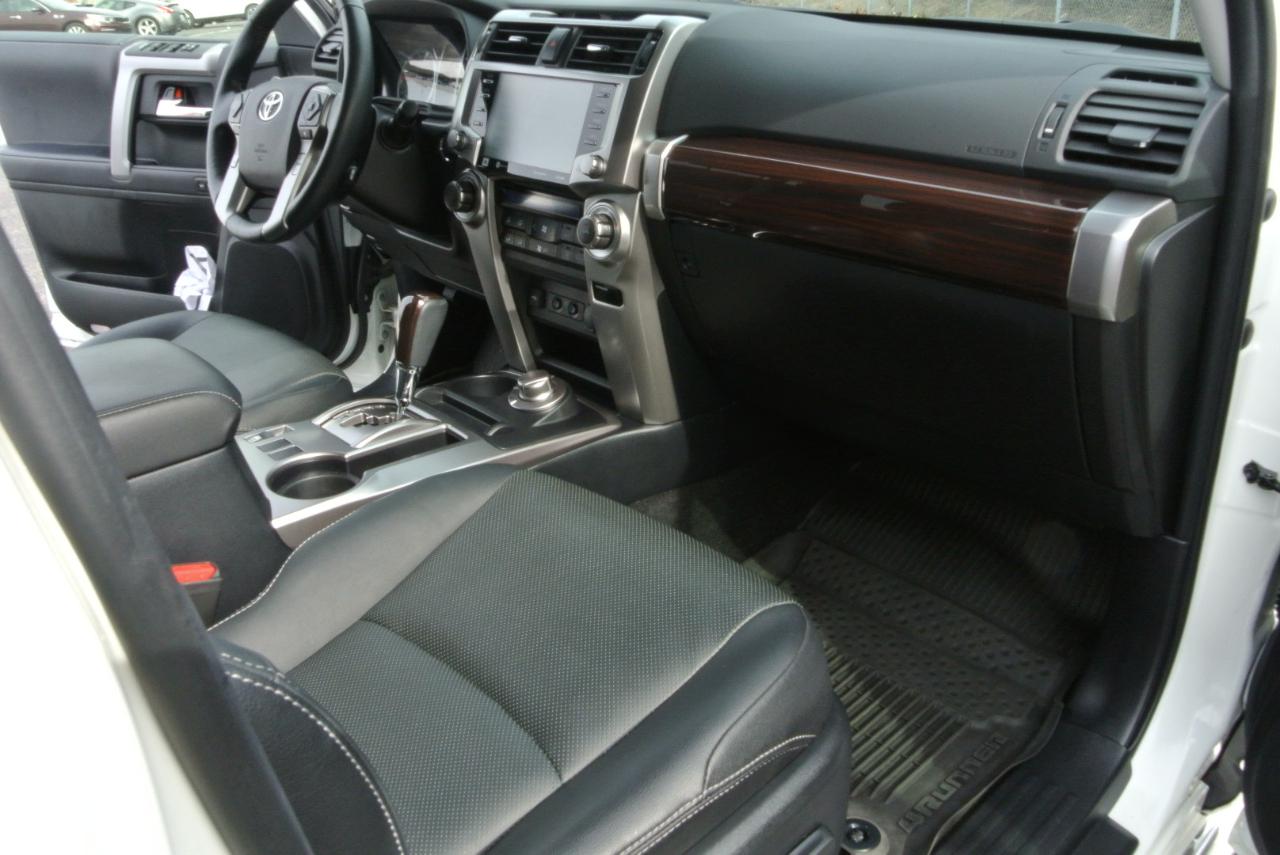 Toyota 4Runner Limited 4WD (Natl) 2023