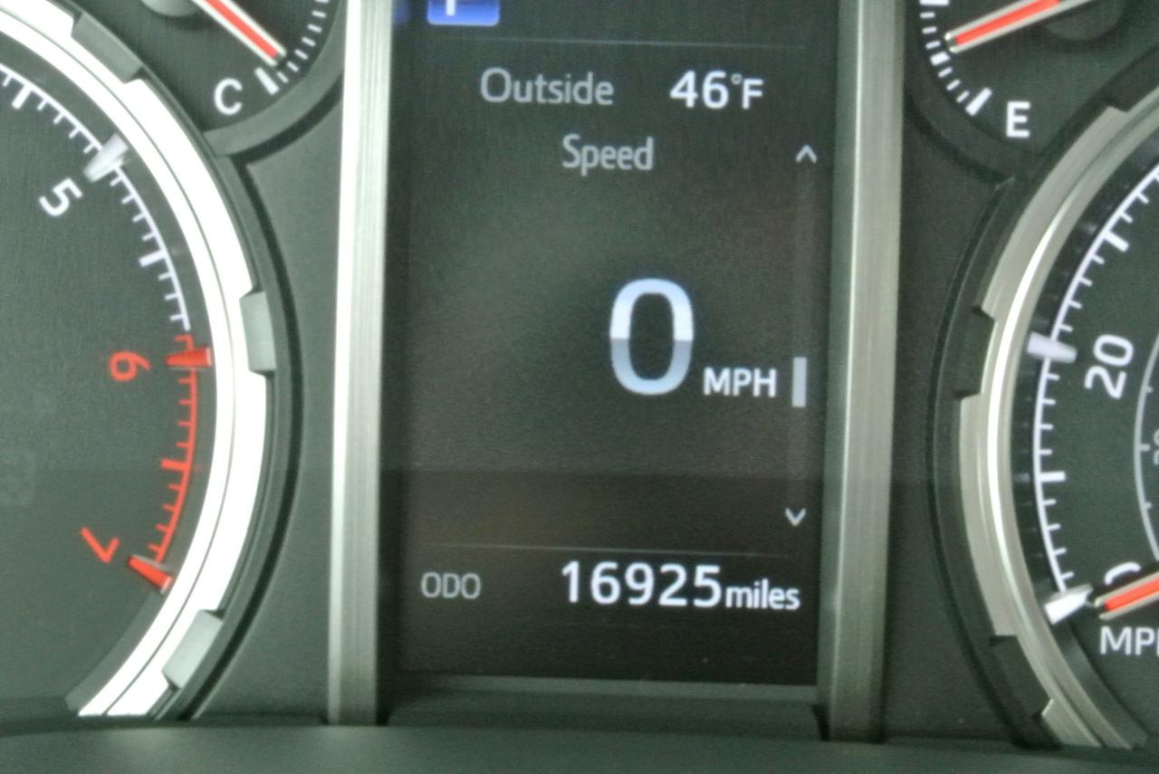 Toyota 4Runner Limited 4WD (Natl) 2023