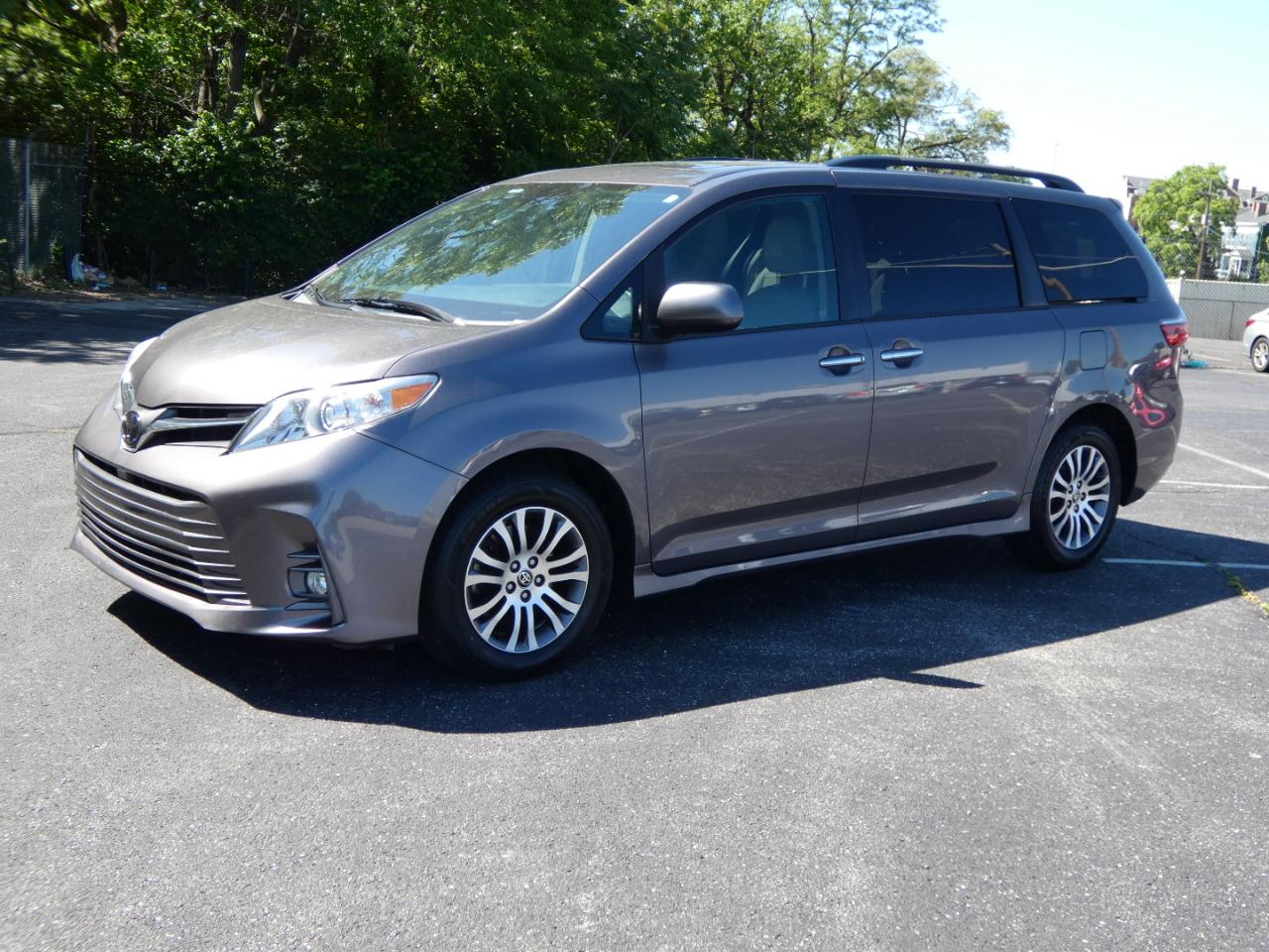 Toyota Sienna XLE Auto Access Seat FWD 7-Passenger (Natl) 2020