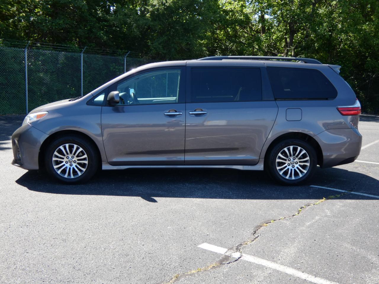 Toyota Sienna XLE Auto Access Seat FWD 7-Passenger (Natl) 2020