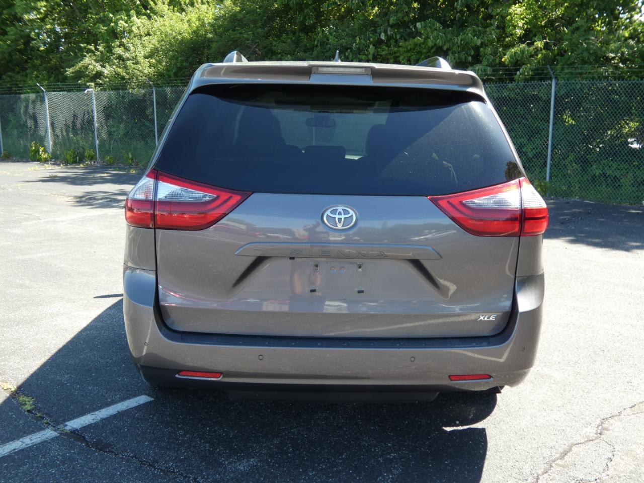 Toyota Sienna XLE Auto Access Seat FWD 7-Passenger (Natl) 2020