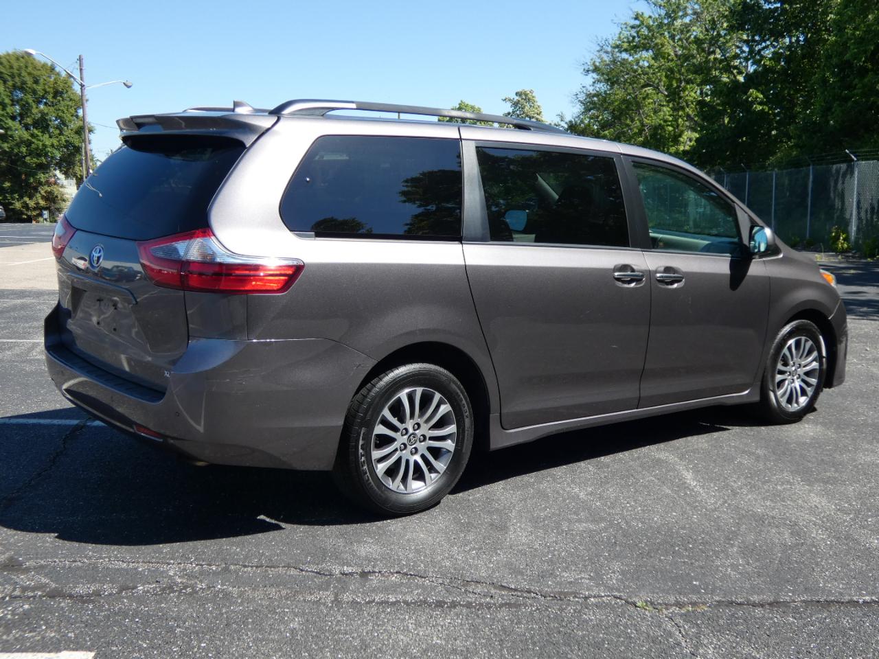 Toyota Sienna XLE Auto Access Seat FWD 7-Passenger (Natl) 2020