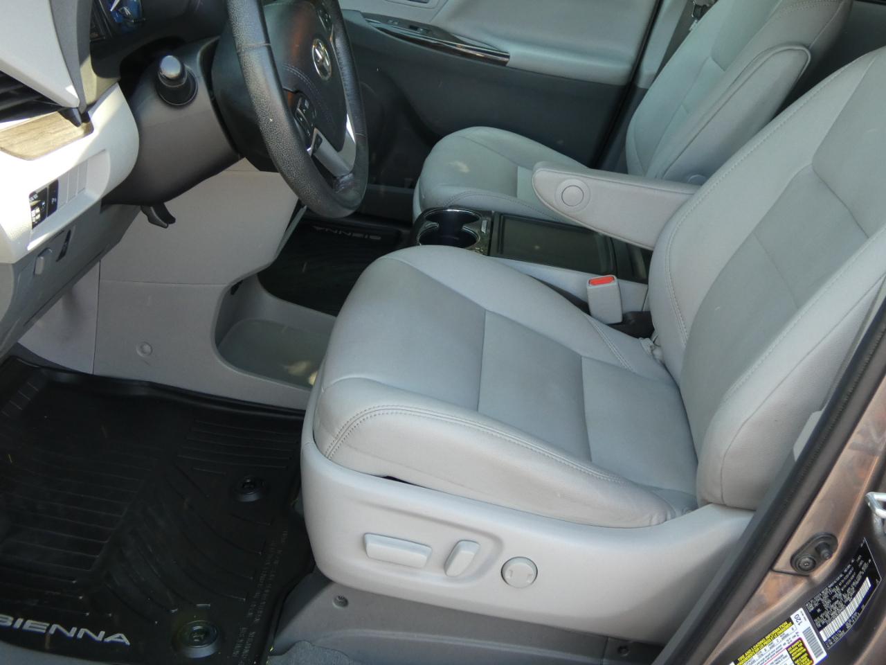 Toyota Sienna XLE Auto Access Seat FWD 7-Passenger (Natl) 2020