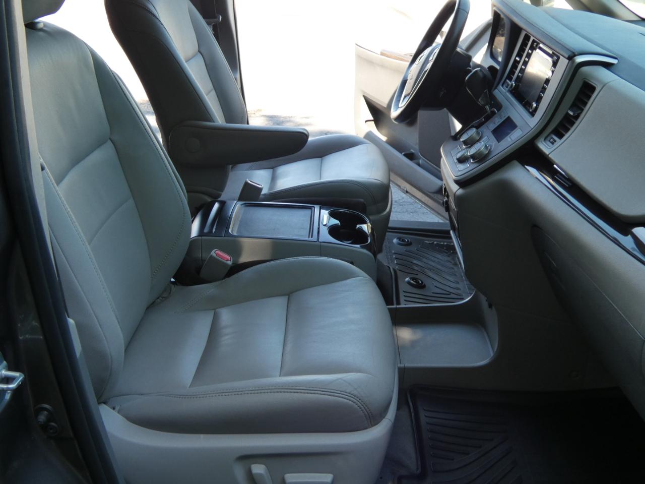 Toyota Sienna XLE Auto Access Seat FWD 7-Passenger (Natl) 2020