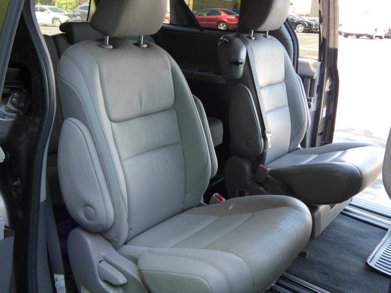 Toyota Sienna XLE Auto Access Seat FWD 7-Passenger (Natl) 2020