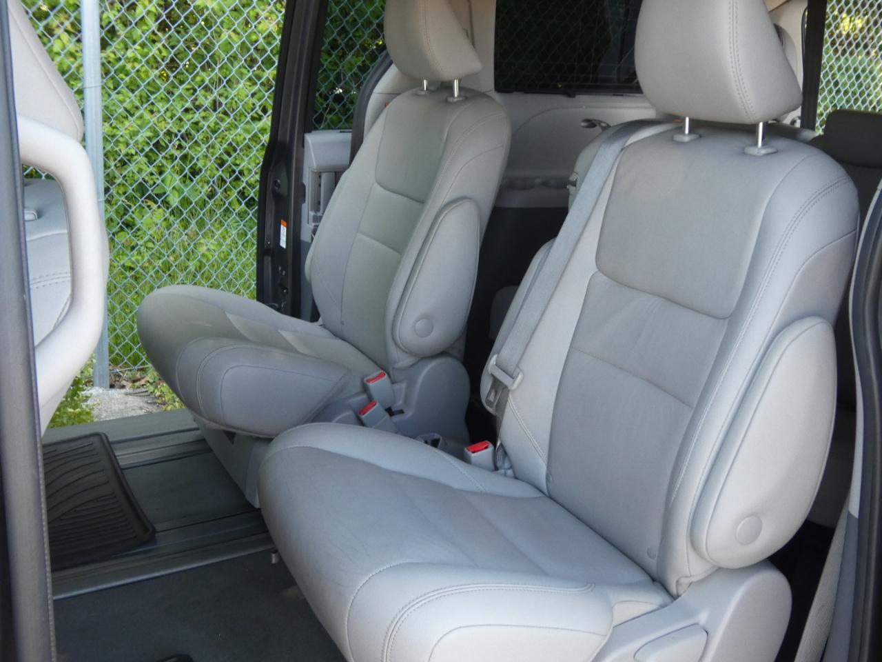 Toyota Sienna XLE Auto Access Seat FWD 7-Passenger (Natl) 2020