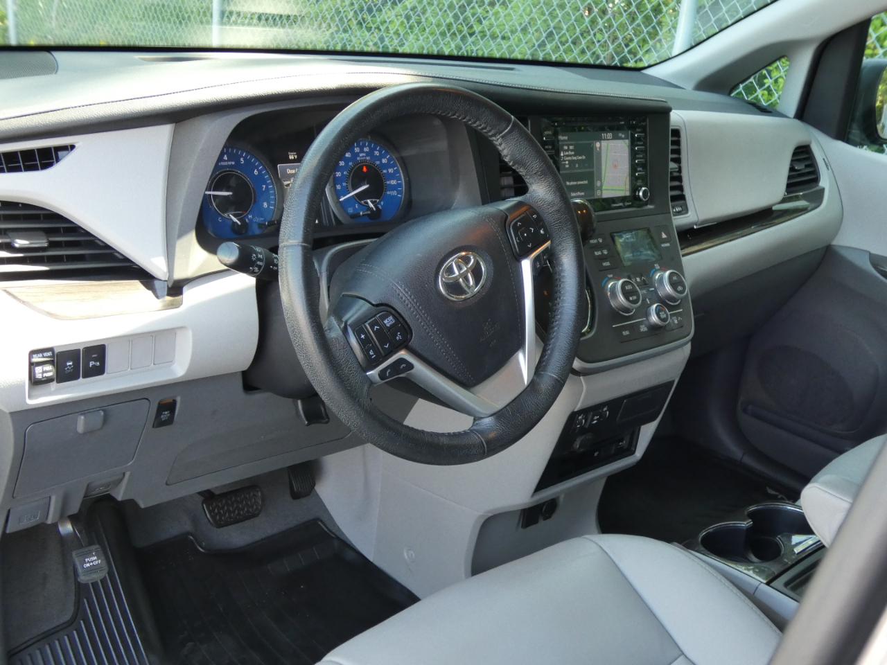 Toyota Sienna XLE Auto Access Seat FWD 7-Passenger (Natl) 2020