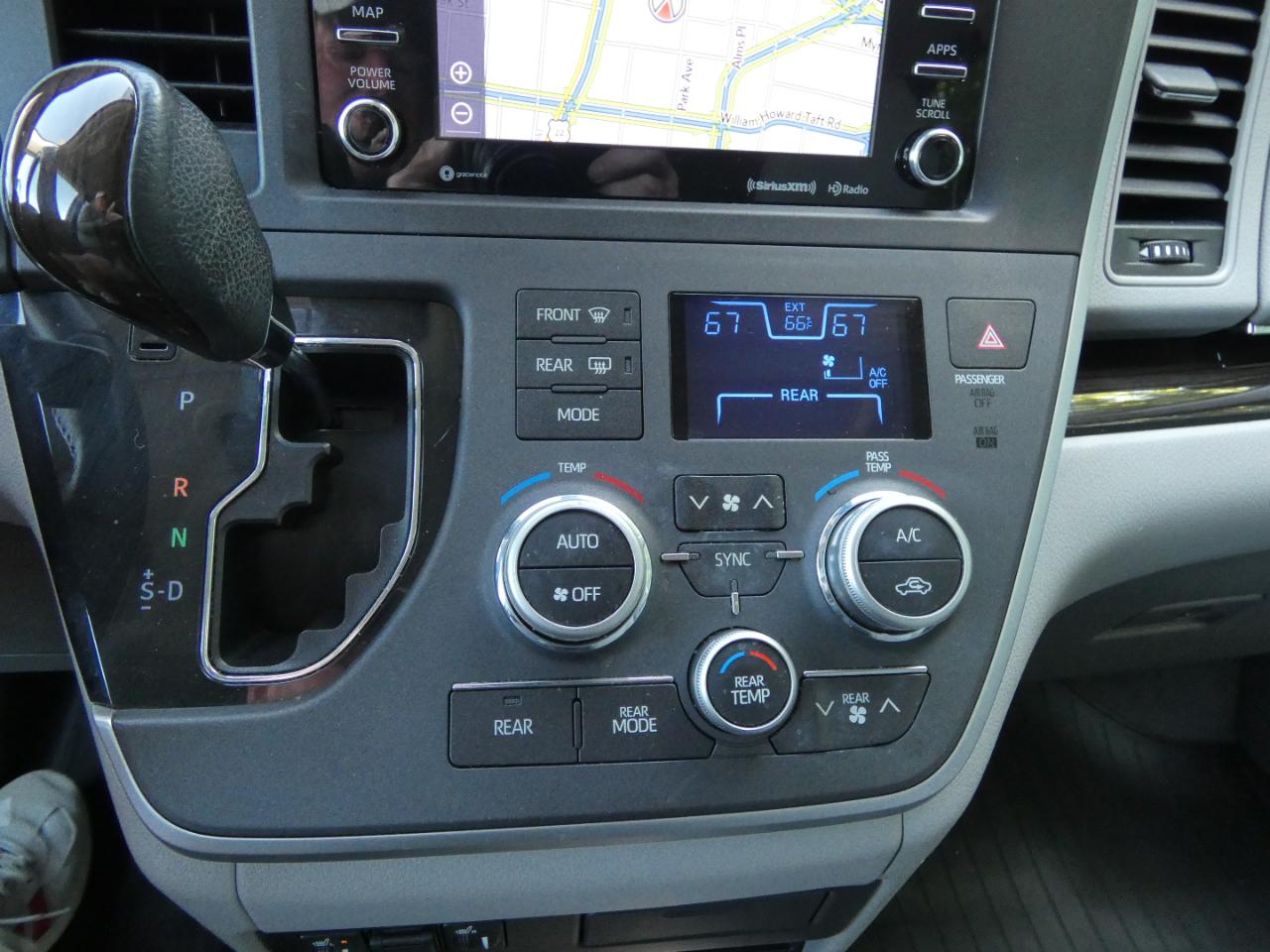 Toyota Sienna XLE Auto Access Seat FWD 7-Passenger (Natl) 2020