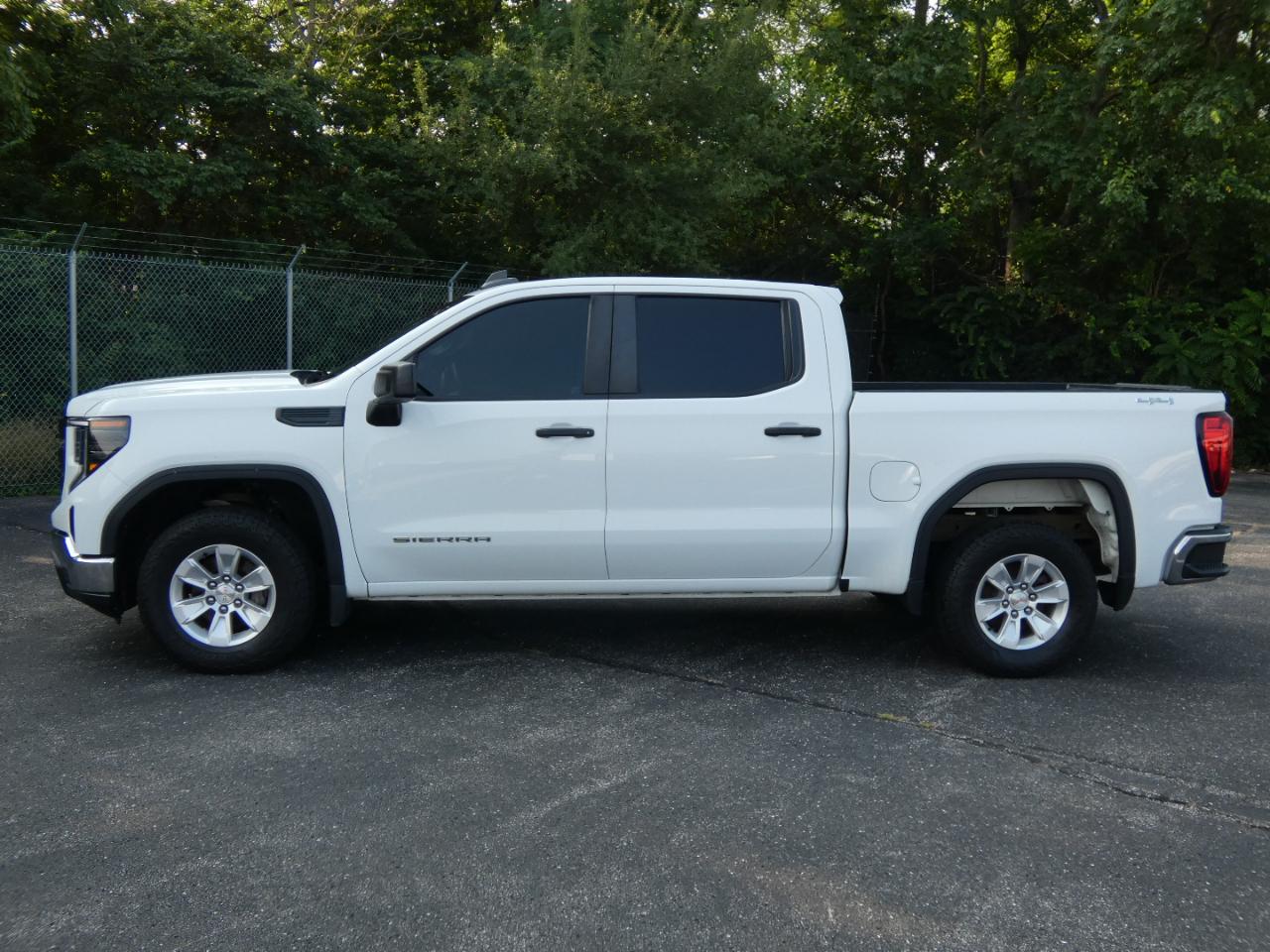 GMC Sierra 1500 4WD Crew Cab 147" Pro 2022