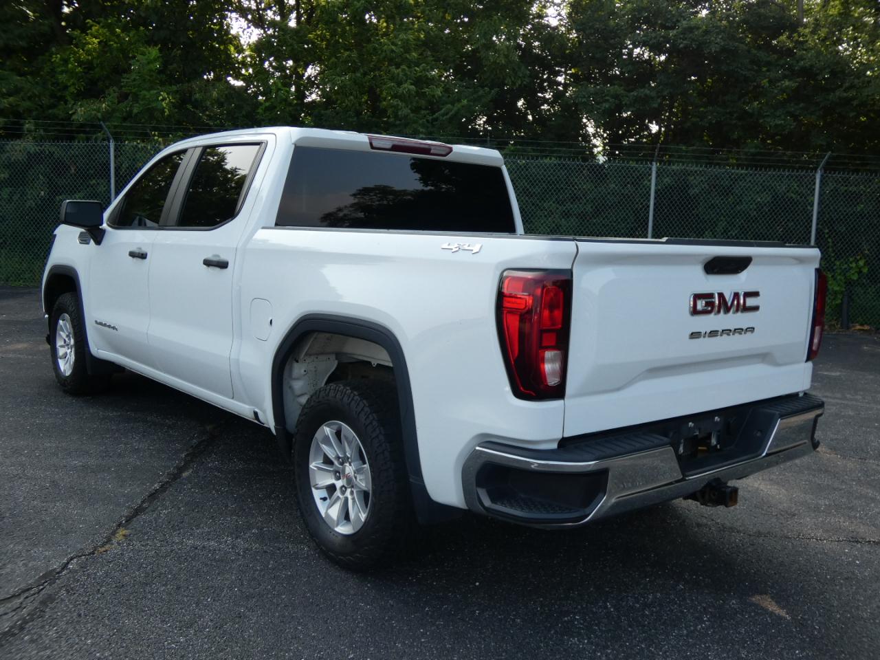 GMC Sierra 1500 4WD Crew Cab 147" Pro 2022