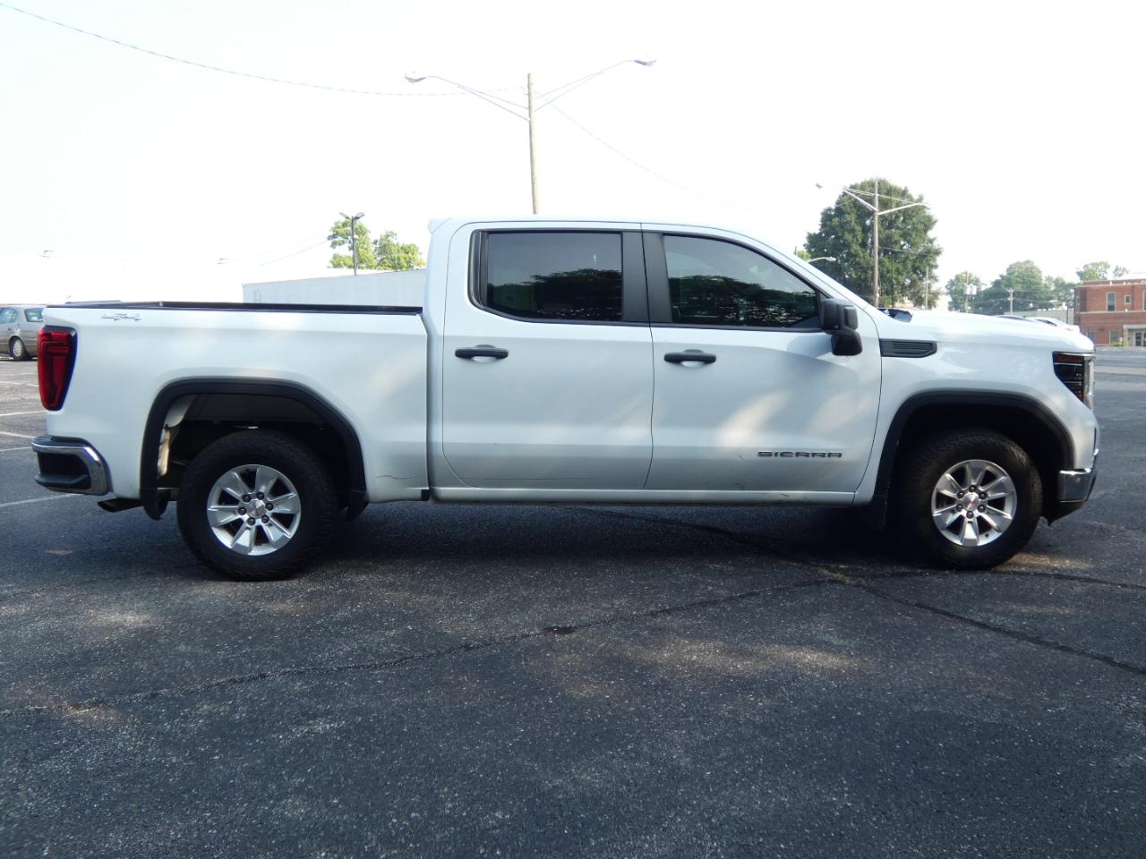 GMC Sierra 1500 4WD Crew Cab 147" Pro 2022