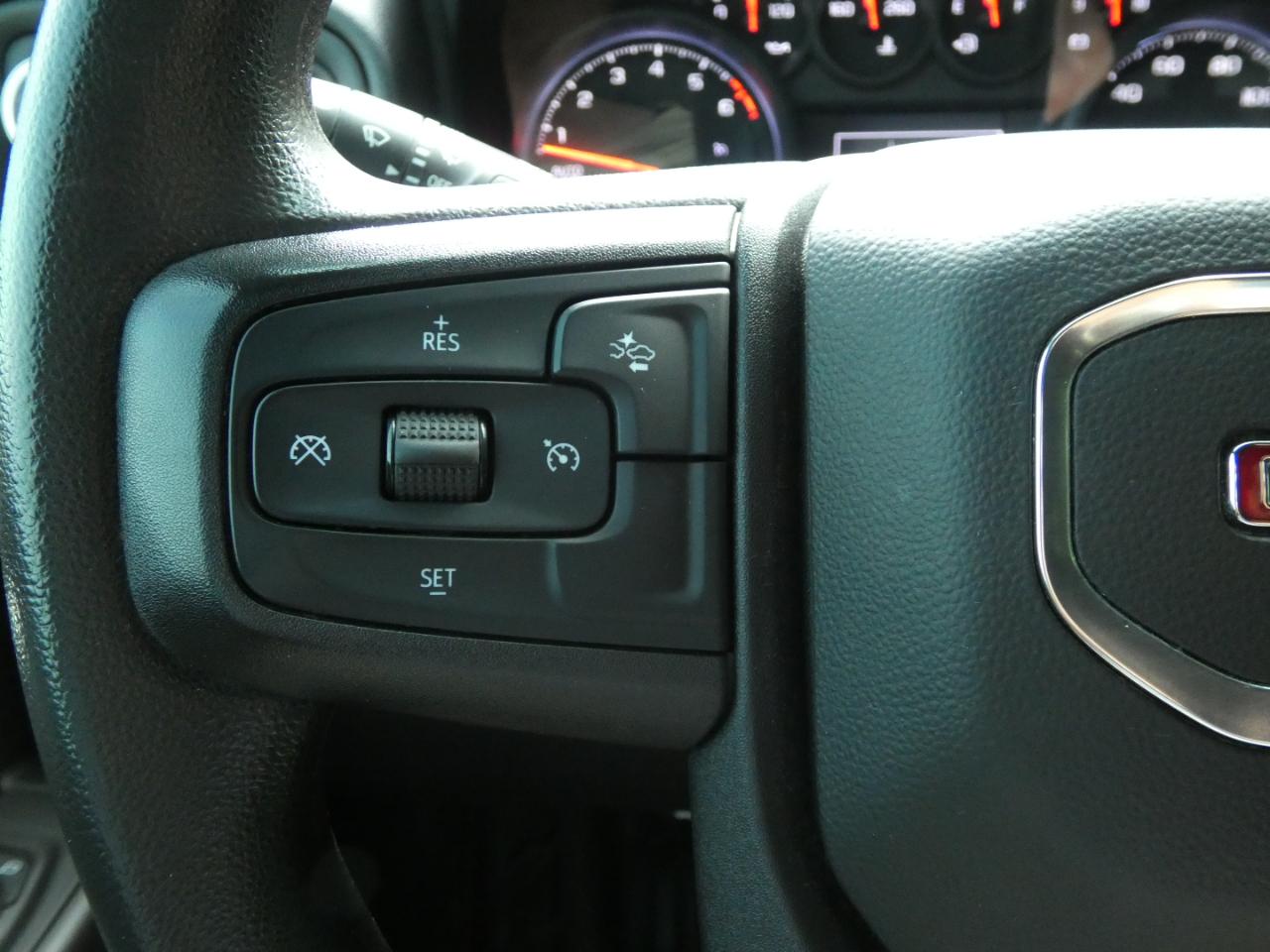 GMC Sierra 1500 4WD Crew Cab 147" Pro 2022