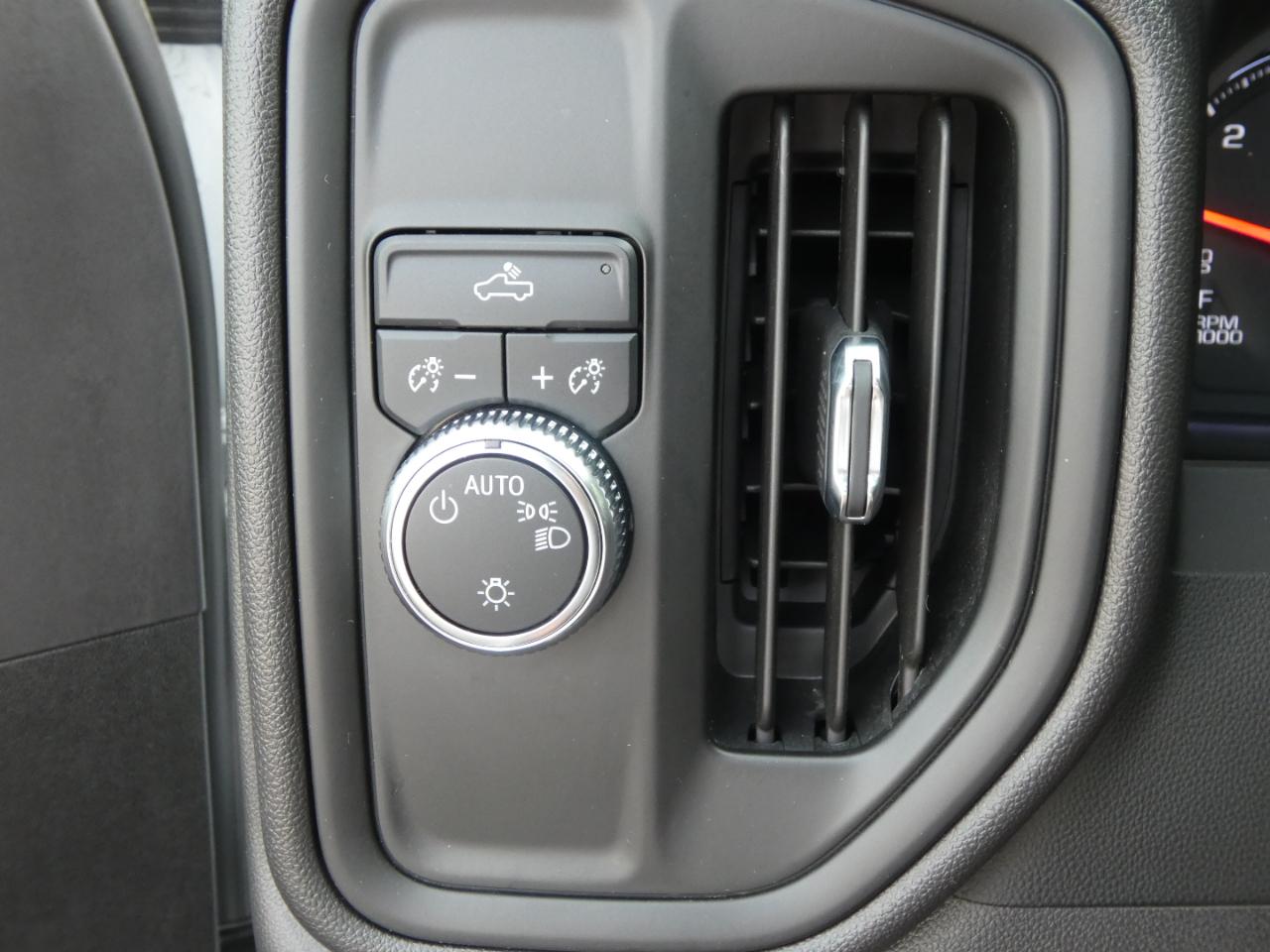 GMC Sierra 1500 2WD Reg Cab 140" Pro 2022