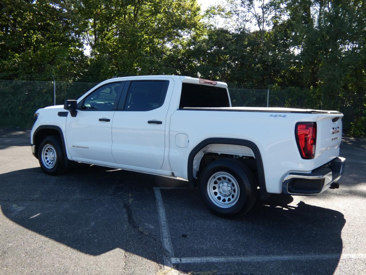 GMC Sierra 1500 4WD Crew Cab 147" Pro 2022