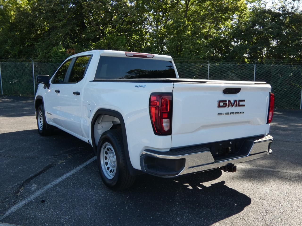 GMC Sierra 1500 4WD Crew Cab 147" Pro 2022