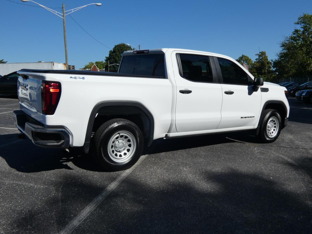 GMC Sierra 1500 4WD Crew Cab 147" Pro 2022