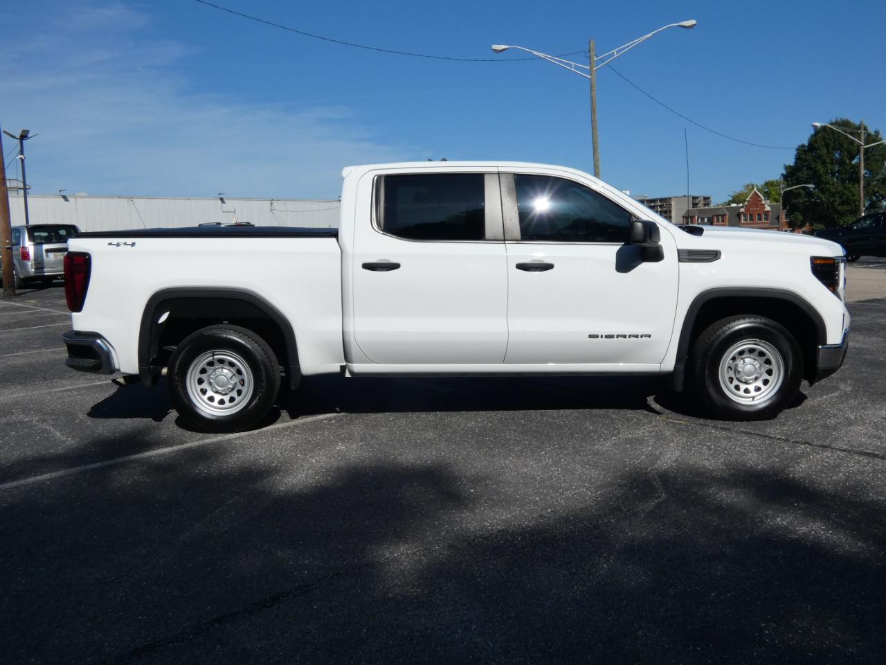 GMC Sierra 1500 4WD Crew Cab 147" Pro 2022