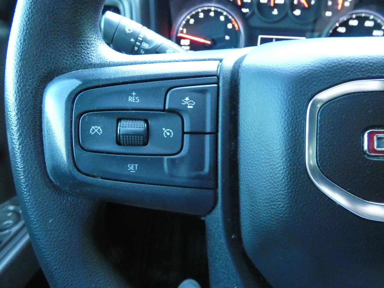 GMC Sierra 1500 4WD Crew Cab 147" Pro 2022