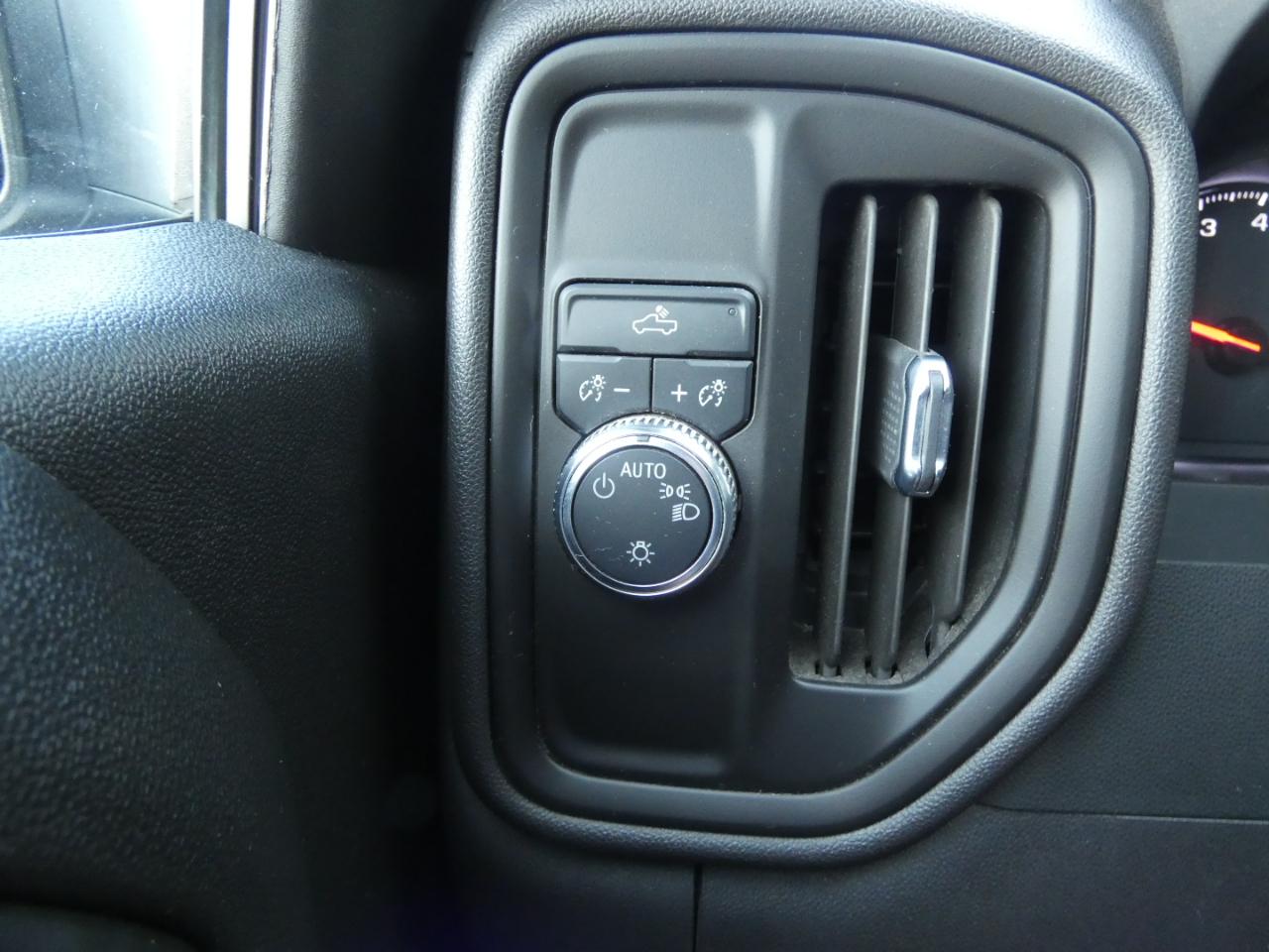 GMC Sierra 1500 2WD Crew Cab 147" Pro 2022
