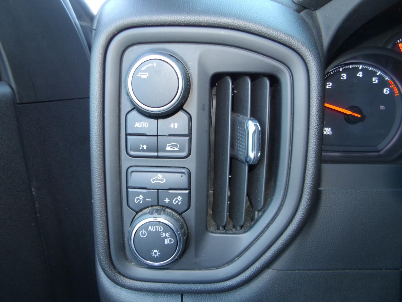Chevrolet Silverado 1500 4WD Double Cab 147" Work Truck 2022