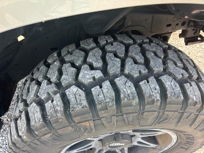 Toyota Tundra Tundra-Grade 4.6L CrewMax 4WD 2010