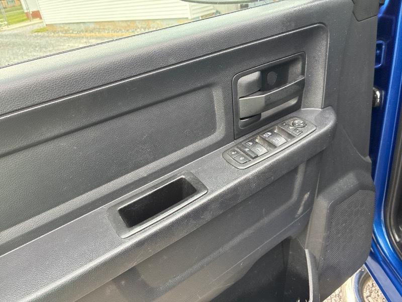 RAM 1500 Tradesman Crew Cab SWB 4WD 2015