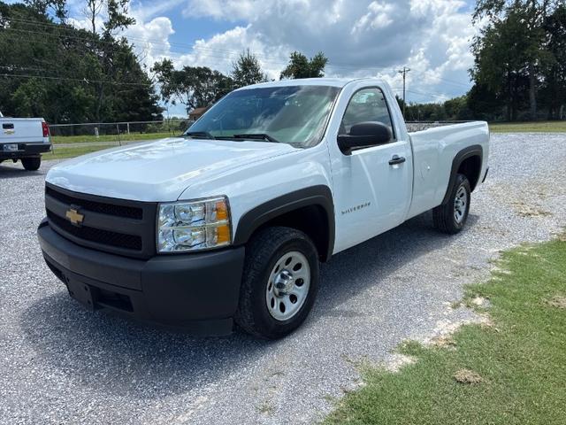 White 2013 Chevrolet Silverado 1500 Pickup Truck 4X2 4-Speed Automatic Overdrive