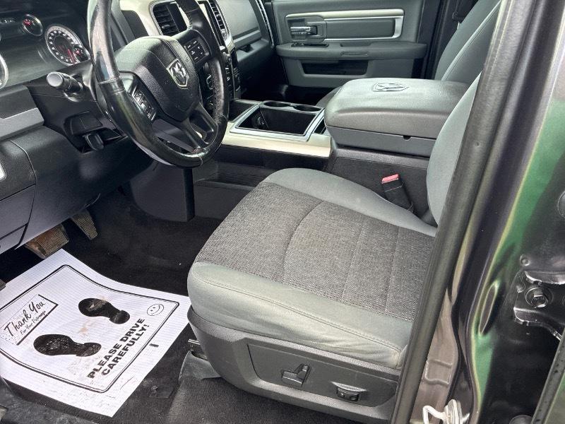 RAM 1500 SLT Quad Cab 4WD 2015
