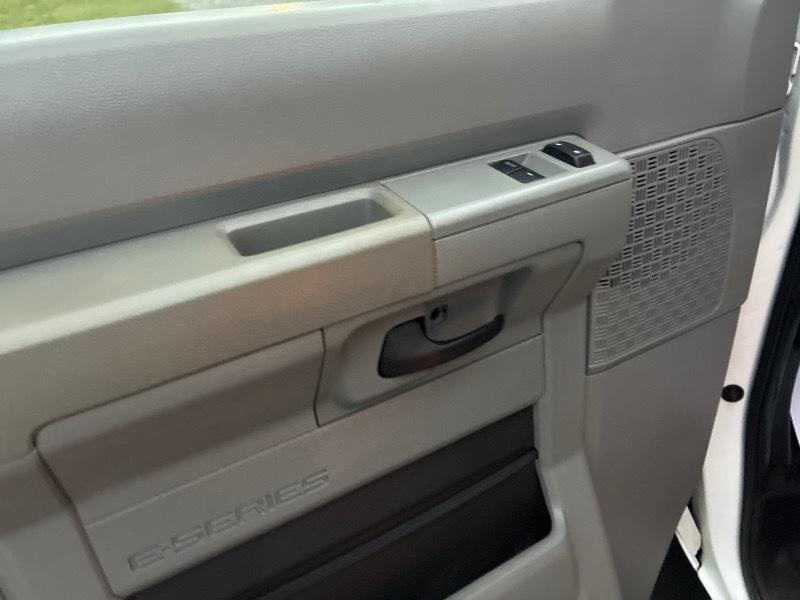 Ford Econoline E-350 Super Duty 2014