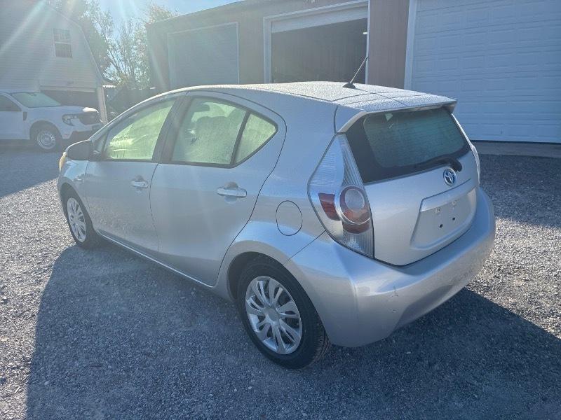 Toyota Prius c One 2012
