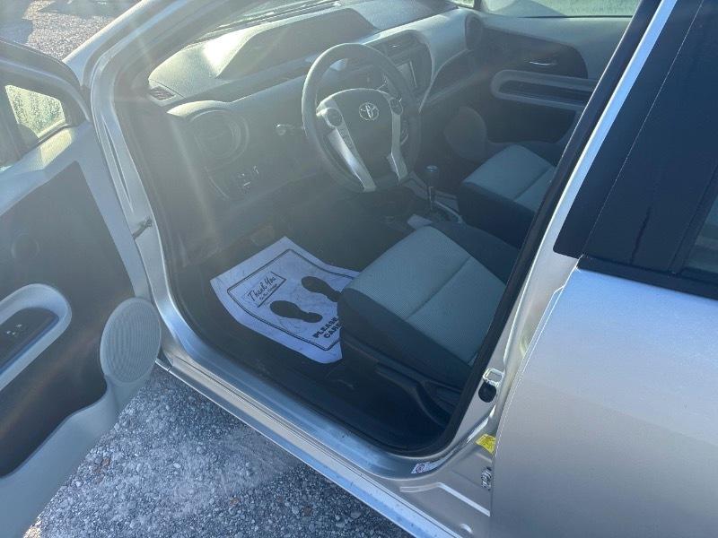 Toyota Prius c One 2012