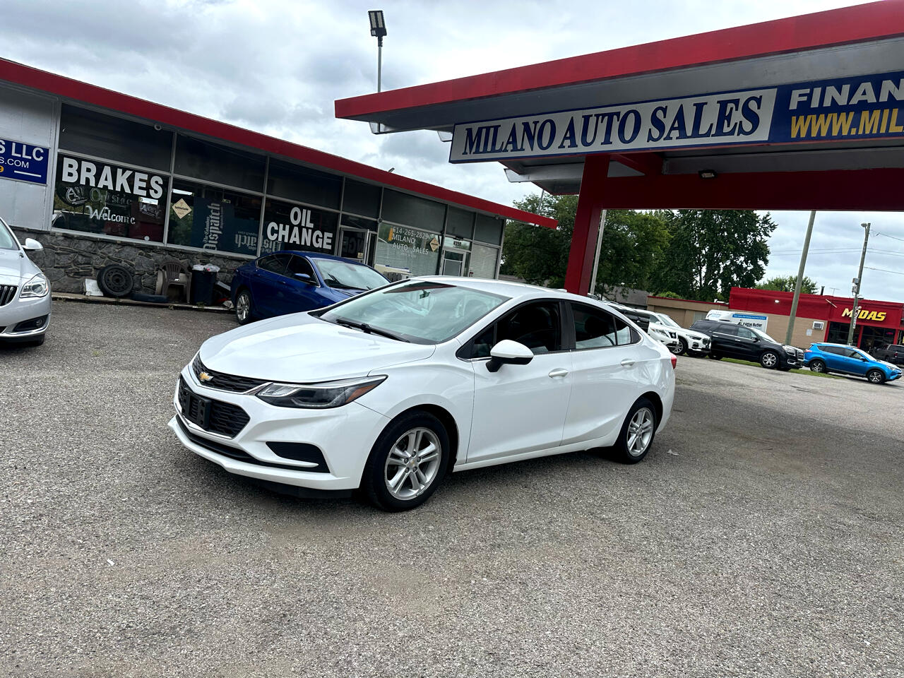 2016 Chevrolet Cruze LT photo 2