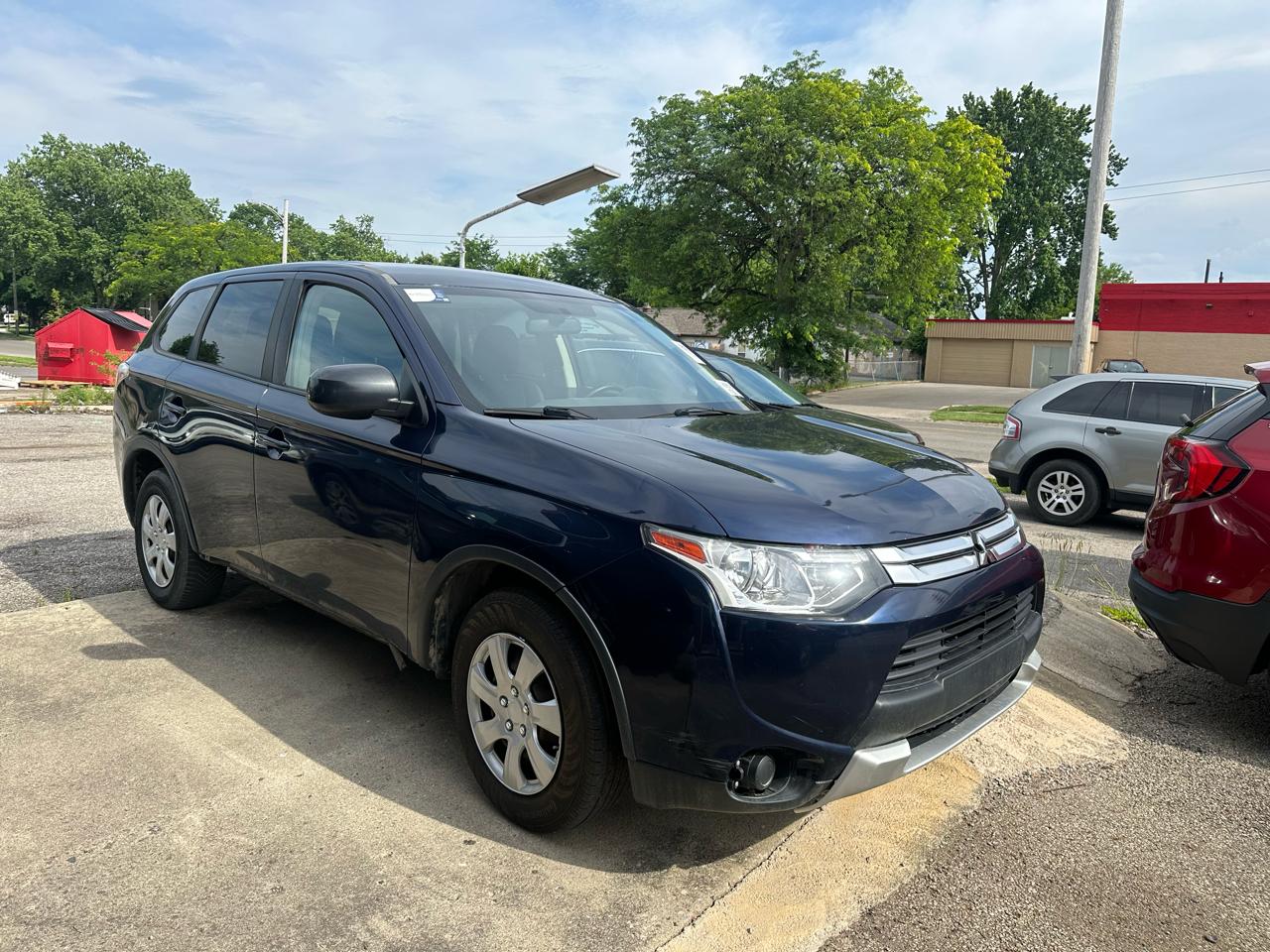 Mitsubishi Outlander ES 2WD 2015