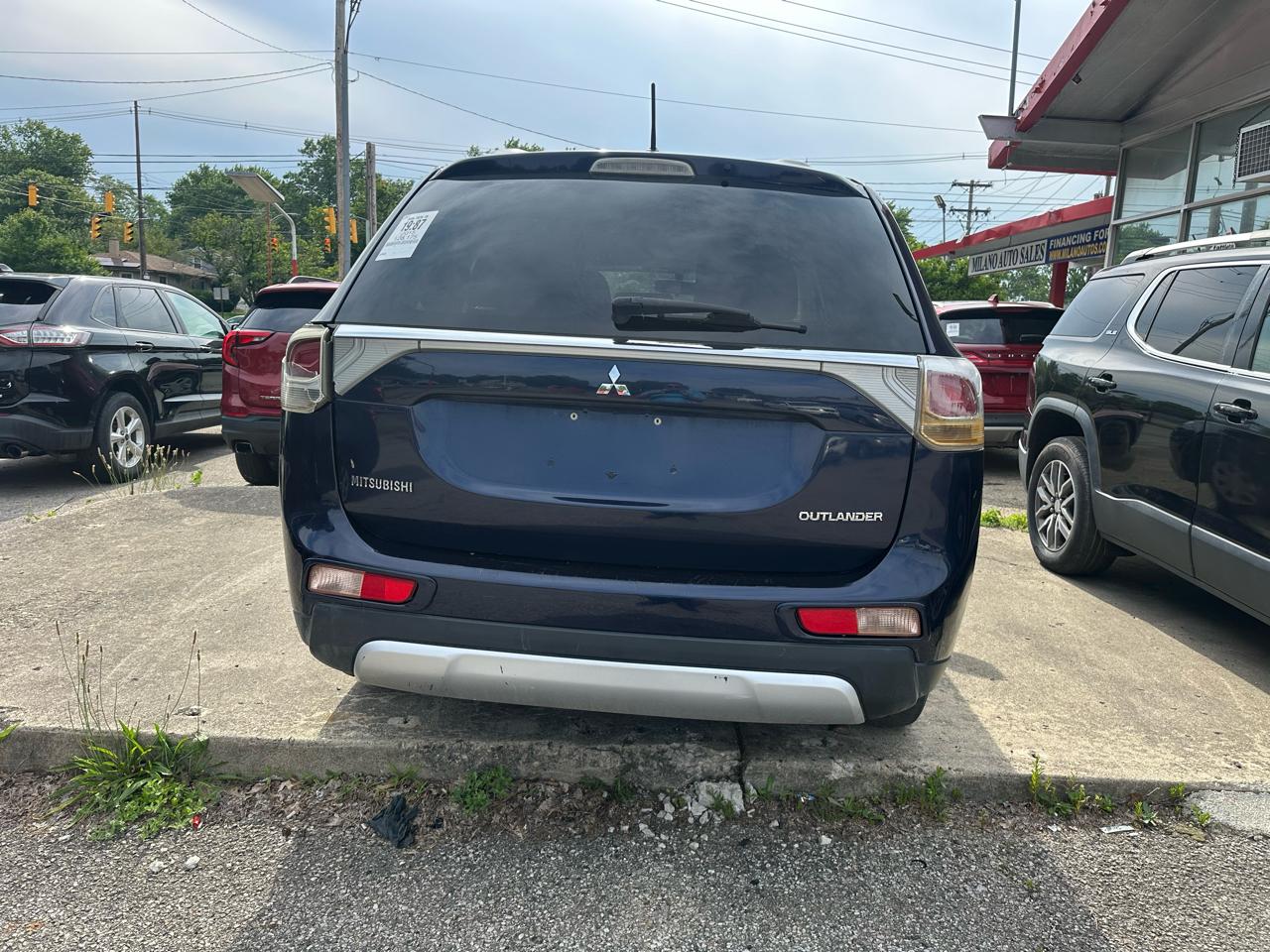 Mitsubishi Outlander ES 2WD 2015