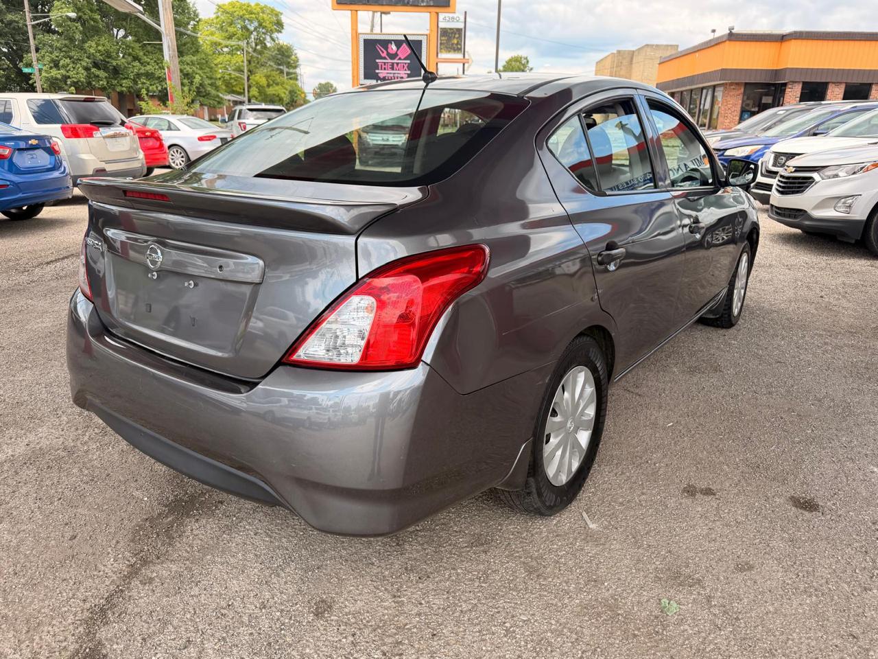Nissan Versa 1.6 S 5M 2017