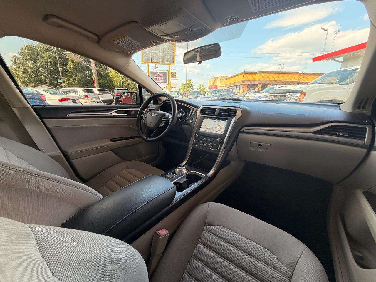 Ford Fusion SE 2017