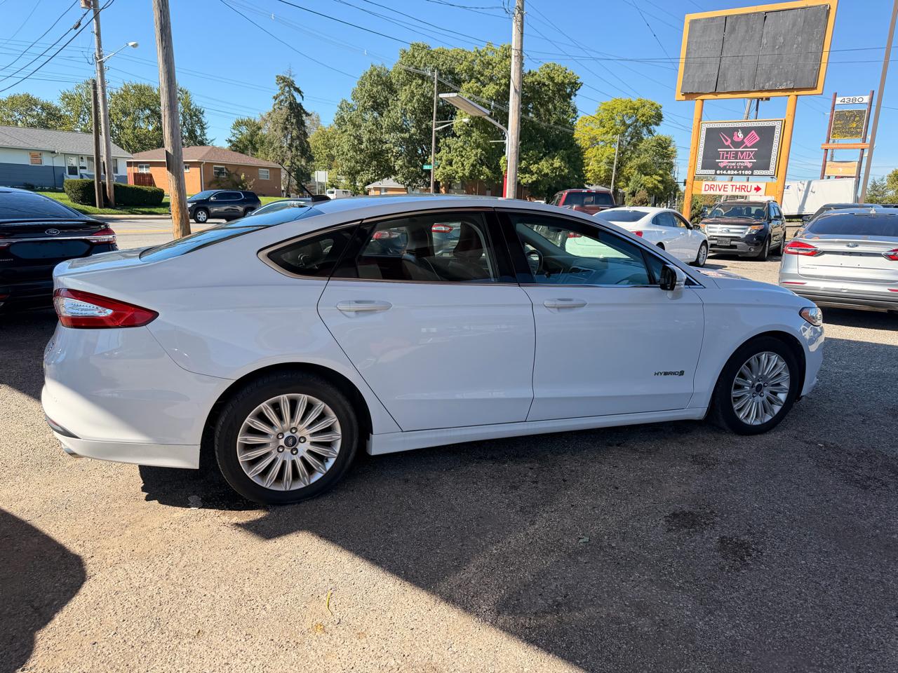 Ford Fusion Hybrid SE 2016