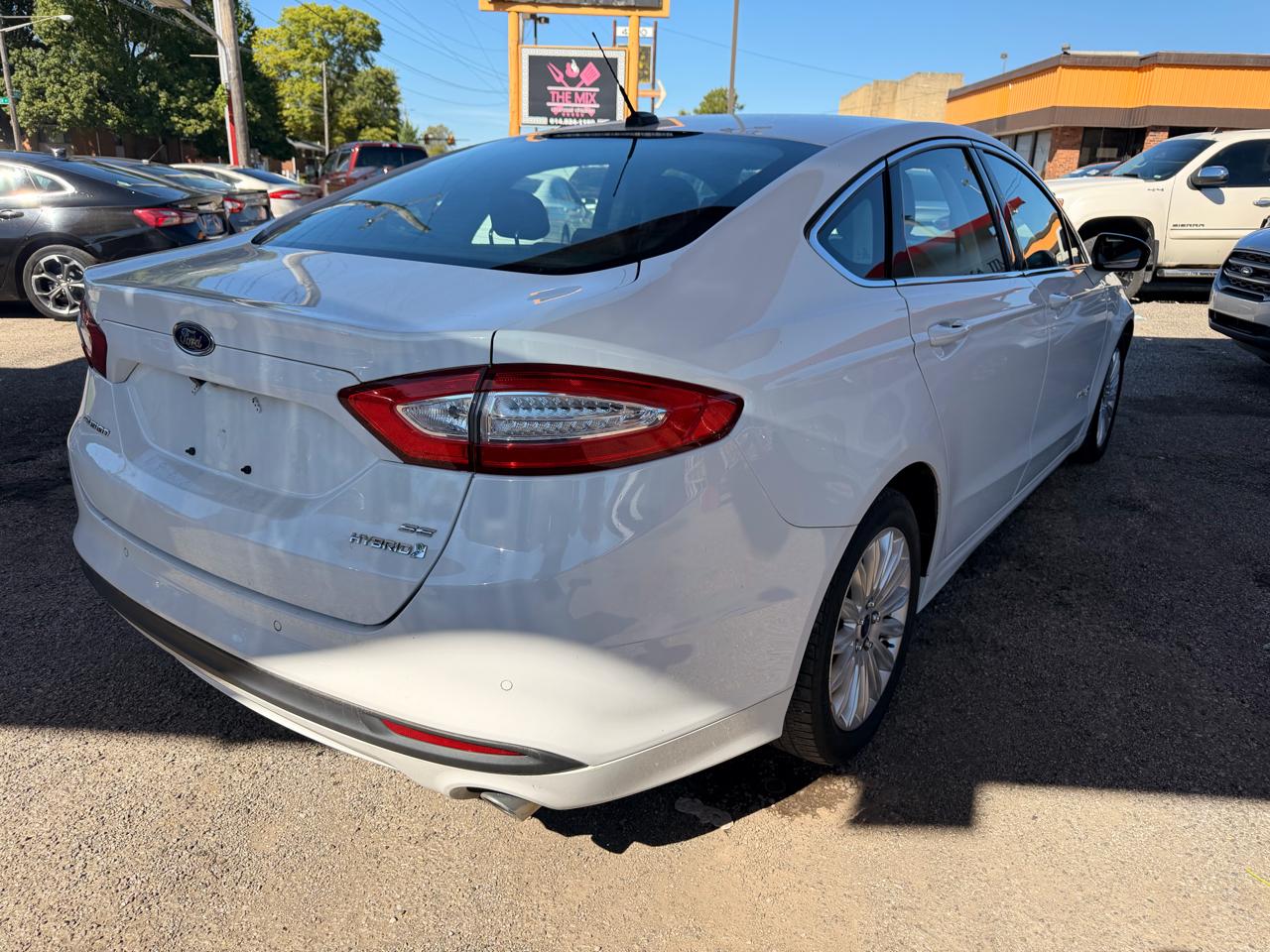 Ford Fusion Hybrid SE 2016