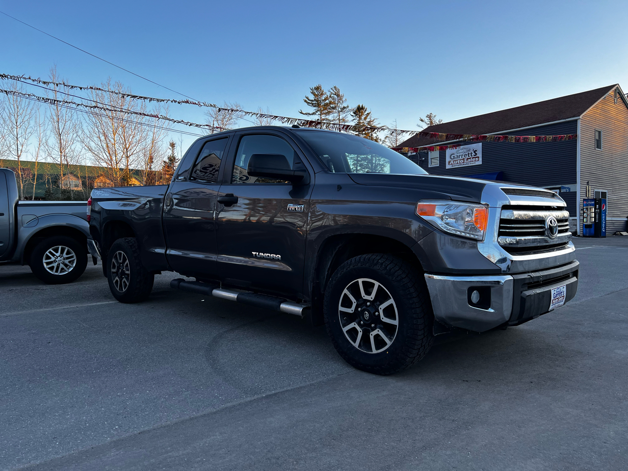 Toyota Tundra 4WD Truck  2016