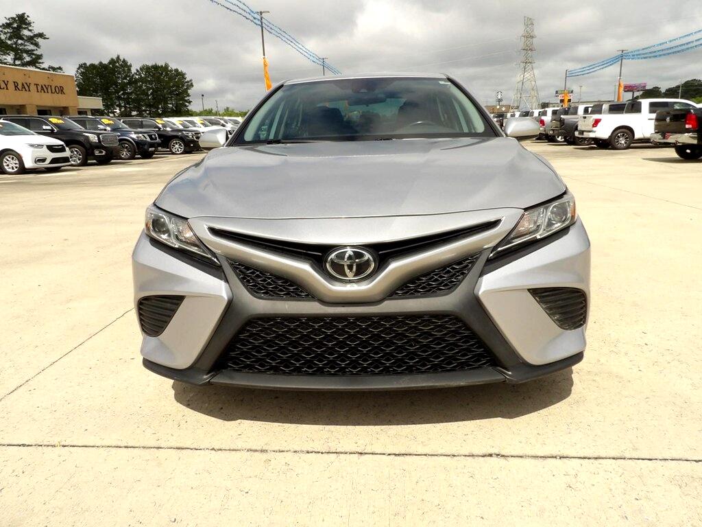 2019 Toyota Camry SE photo 3