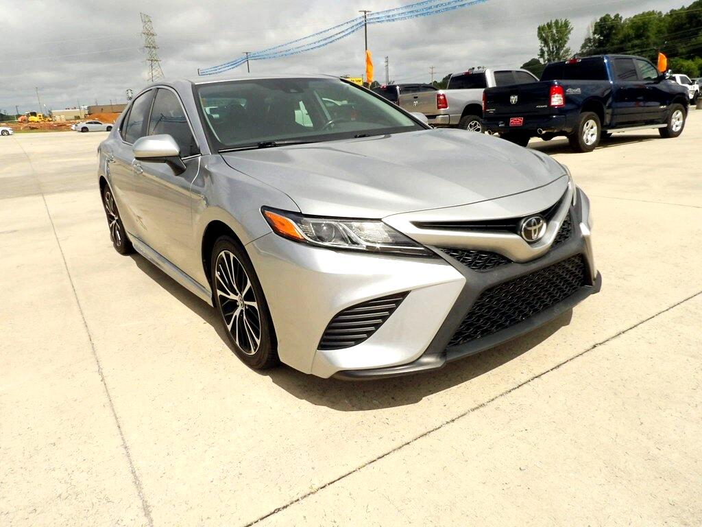 2019 Toyota Camry SE photo 4