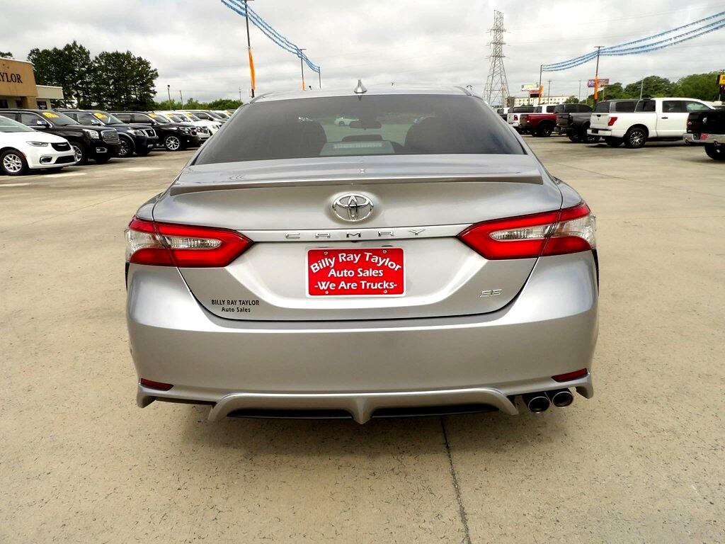 2019 Toyota Camry SE photo 6