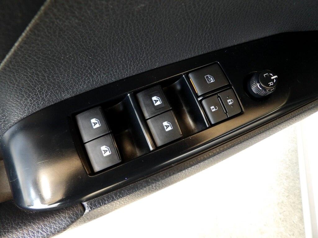 2019 Toyota Camry SE photo 9