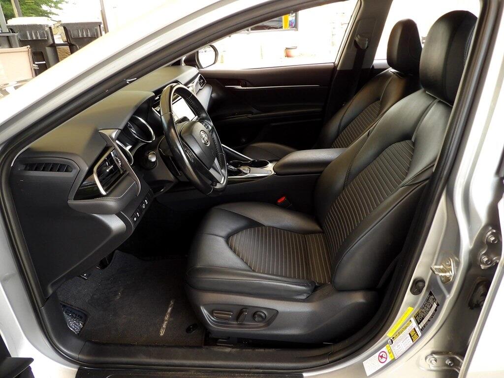 2019 Toyota Camry SE photo 10