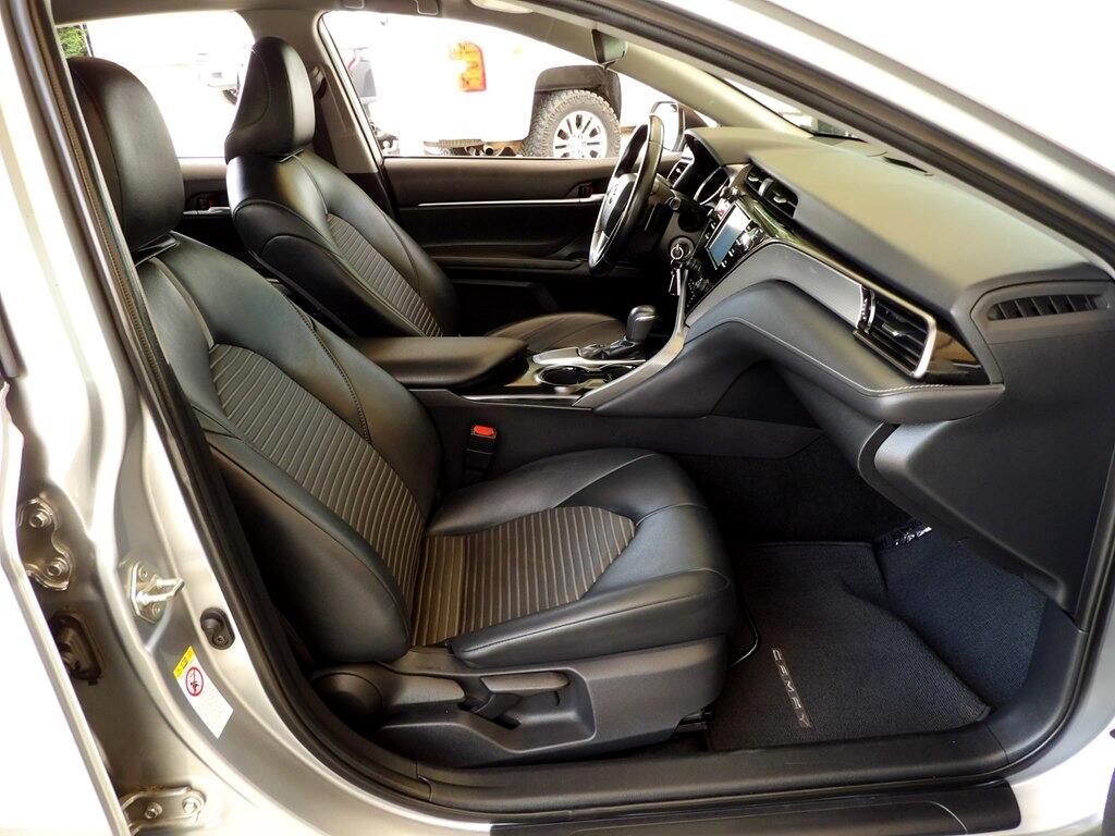 2019 Toyota Camry SE photo 13