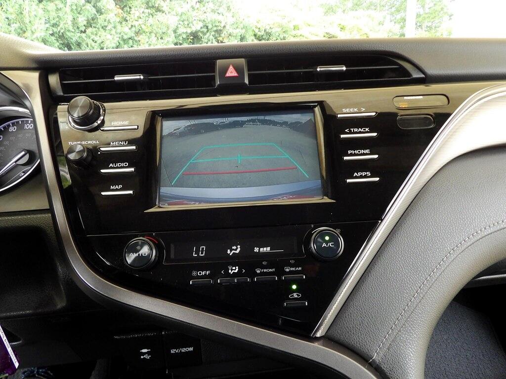 2019 Toyota Camry SE photo 19